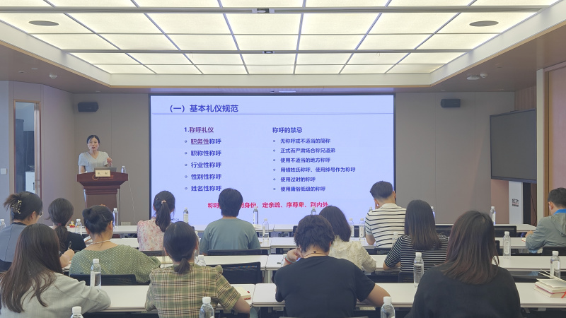 1726716447160678TJd8.jpg 浙江東方成功舉辦“悅話學(xué)堂”第四期講座暨“以禮賦能”商務(wù)禮儀培訓(xùn)活動.jpg